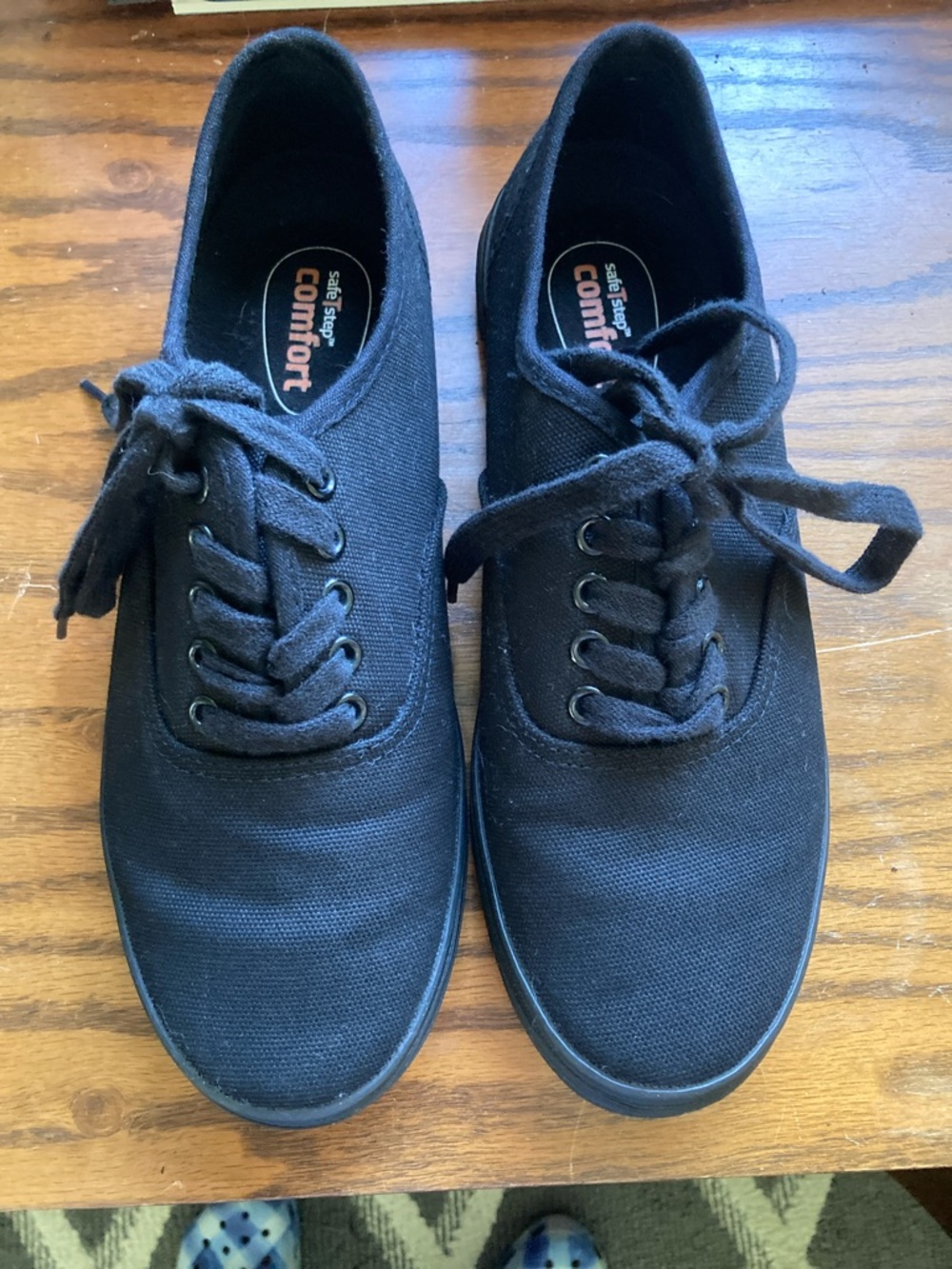 Size 7 Black casual canvas tennis sneakers safe T step comfort